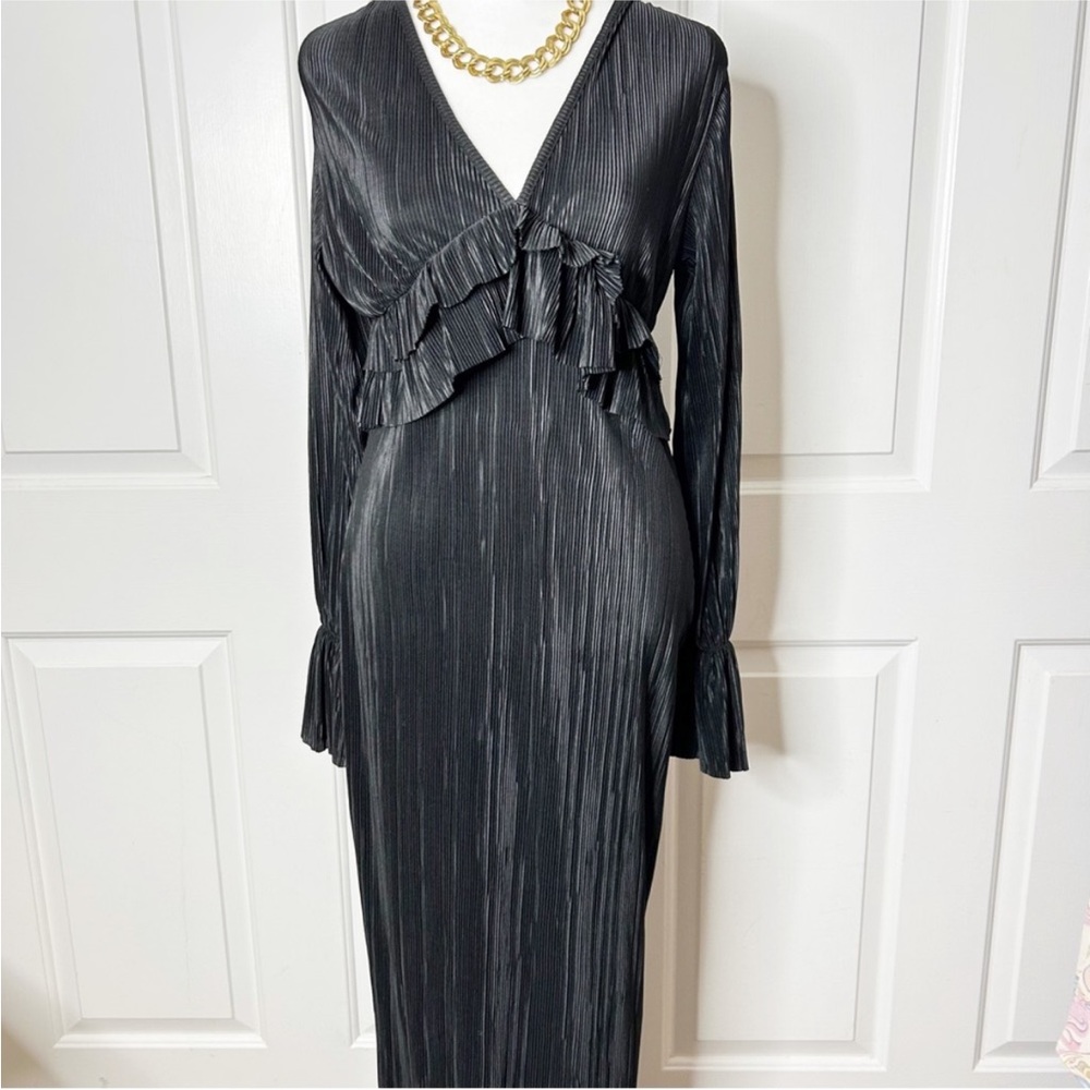 Boohoo PLISSE LONG SLEEVE RUFFLE DETAIL MAXI DRESS - Picture 4 of 4